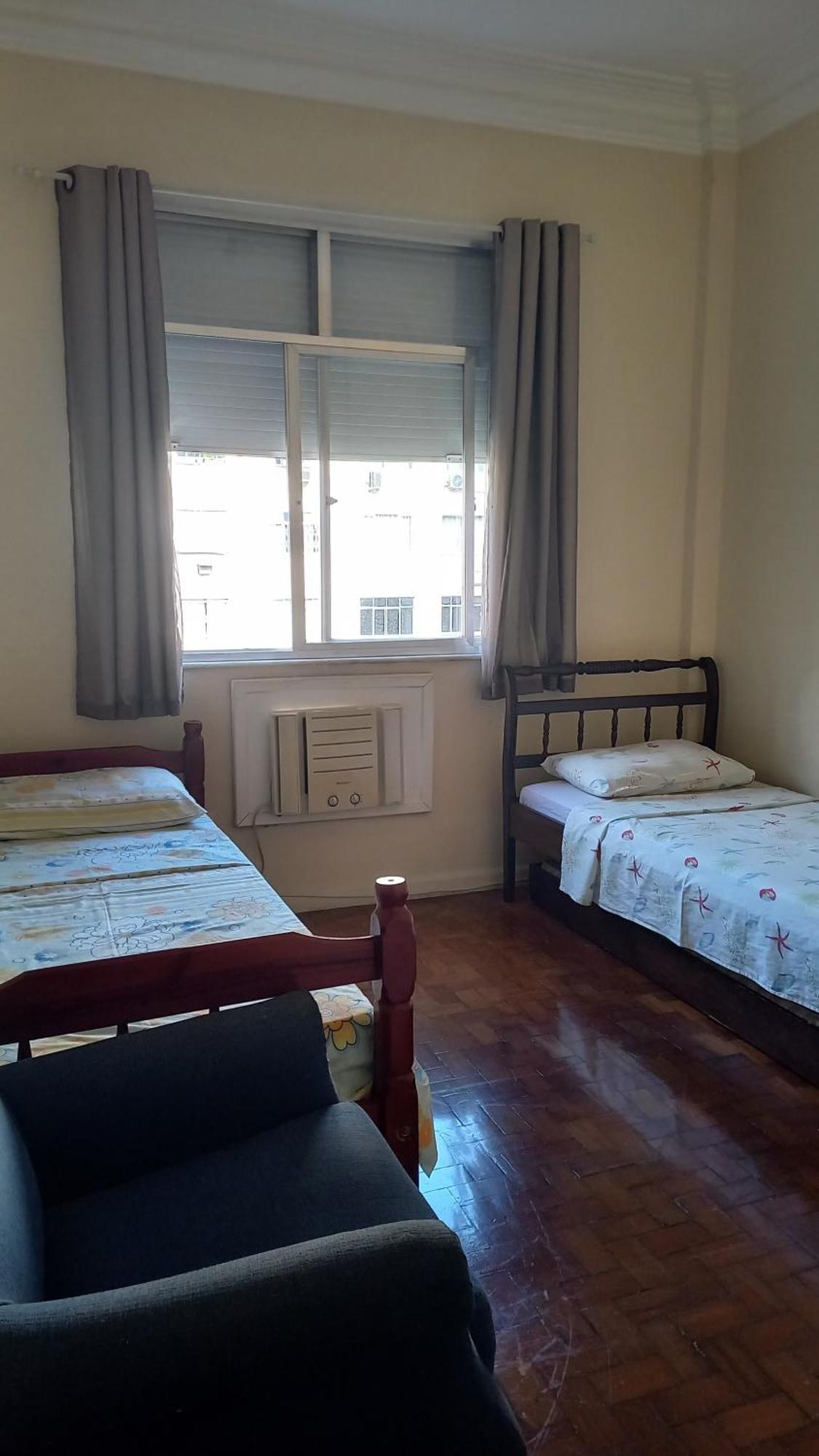 Ap Inteiro Duas Quadras Da Praia De Copacabana Apartamento *