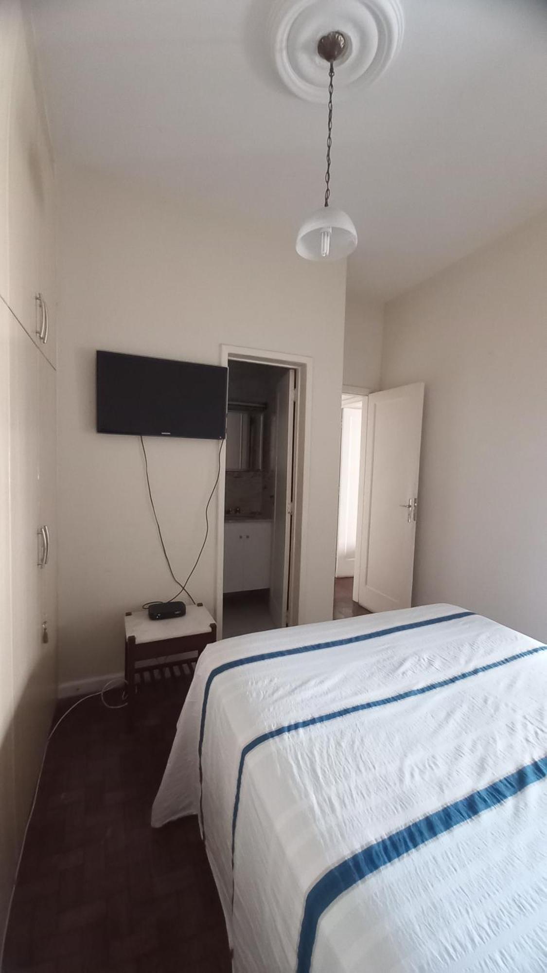 Ap Inteiro Duas Quadras Da Praia De Copacabana Apartamento *